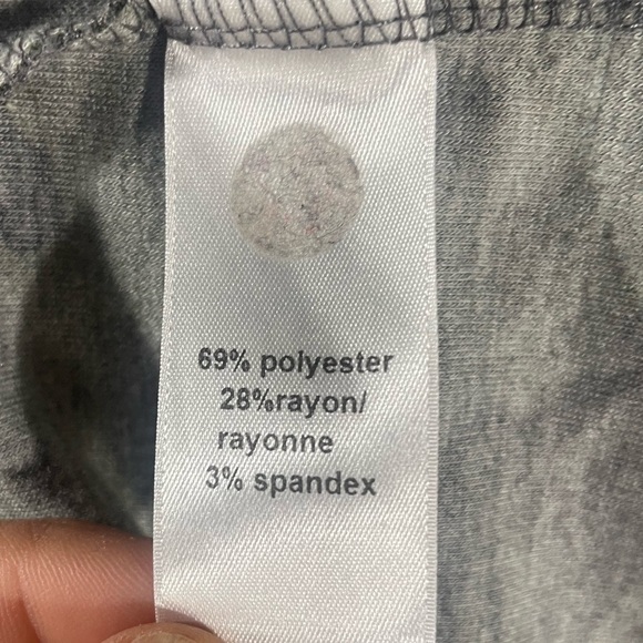 Maurices Camo V Neck Hoodie Hoodie with Front Pocket Size XL - Picture 5 of 7